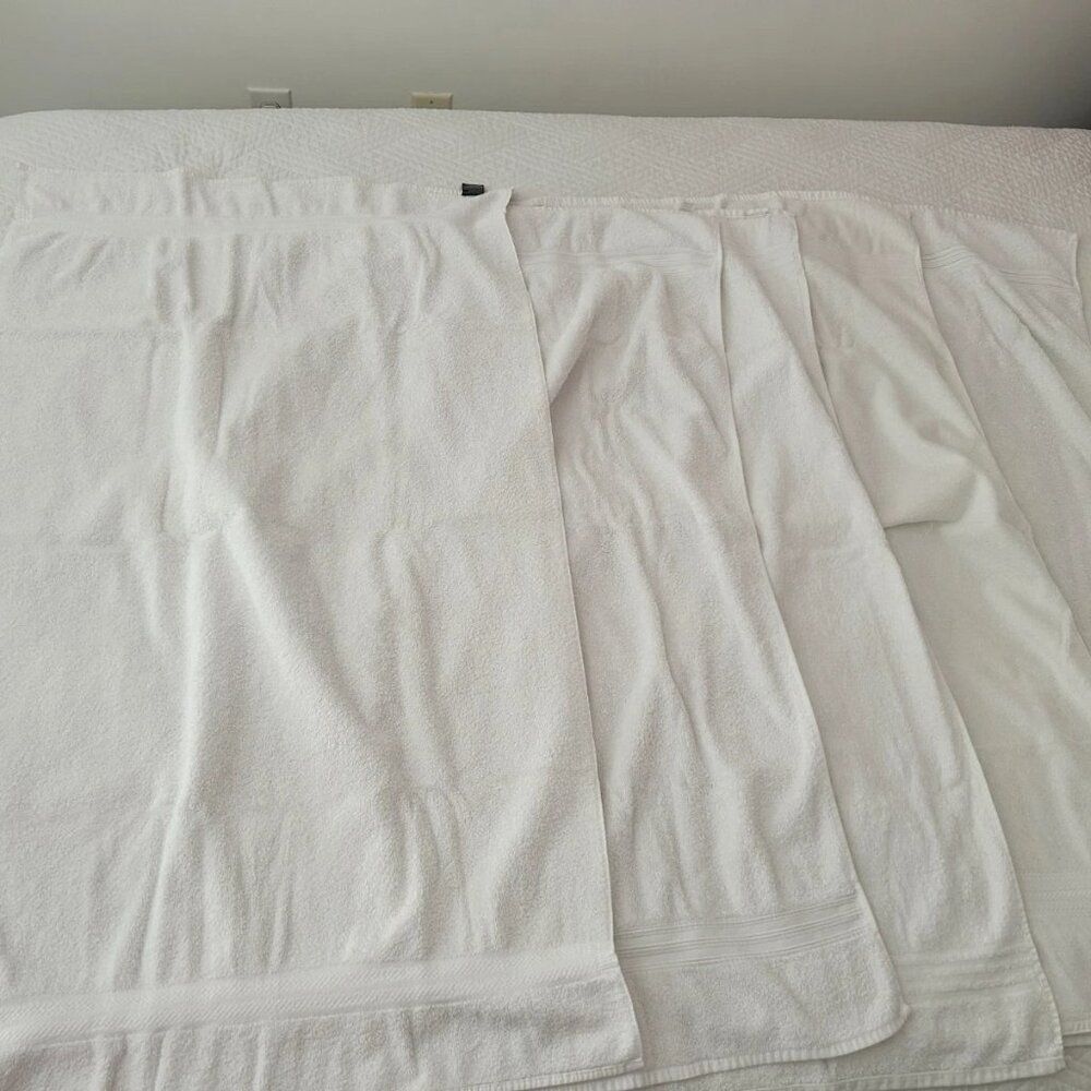 LOT of 5 White Bath Towels - Picture 2 of 4
